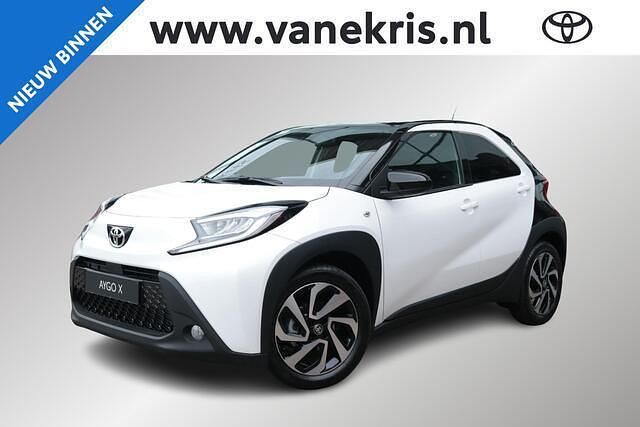 Wit Nieuw 2025 Toyota Aygo Pulse Hatchback | € 22.240 (Eerlijke prijs) - Afbeelding 1/4