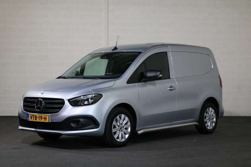 Grijs Gebruikt 2023 Mercedes Citan 112 Van | € 23.950 (Duur) - Afbeelding 1/3
