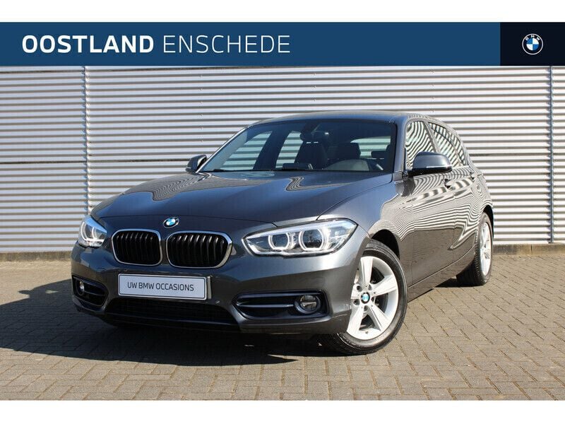Grijs Gebruikt 2018 BMW 118 Executive Hatchback | € 18.750 (Goede deal) - Afbeelding 1/4