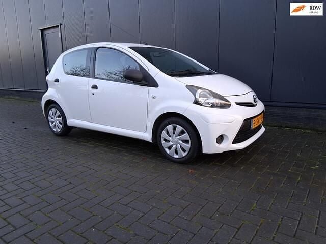Wit Occasion 2014 Toyota Aygo Hatchback | € 3.950 (Super prijs) - Afbeelding 1/4