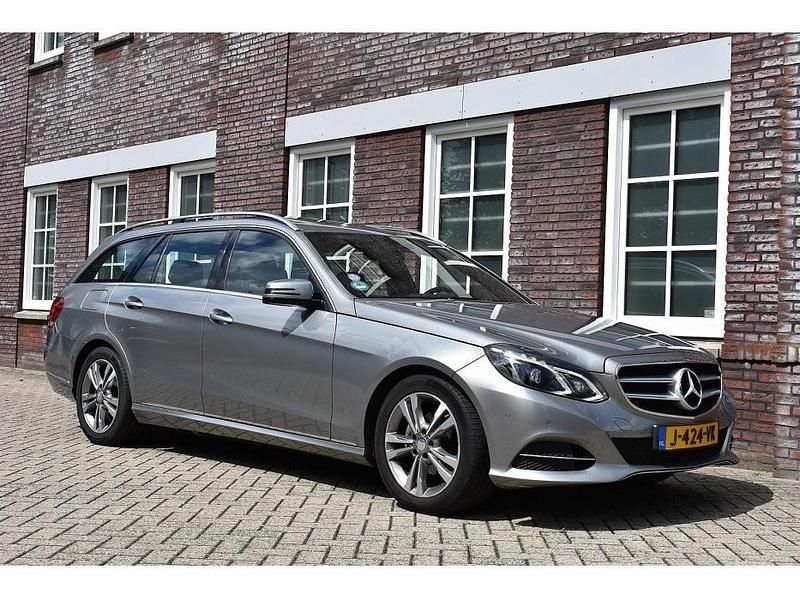 Grijs Gebruikt 2013 Mercedes E200 Avantgarde Stationwagen | € 20.450 (Iets duurder) - Afbeelding 1/4