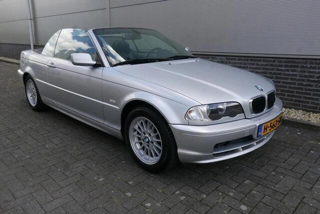 Grijs Gebruikt 2002 BMW 318 Cabriolet Cabriolet | € 5.250 (Eerlijke prijs) - Afbeelding 1/4