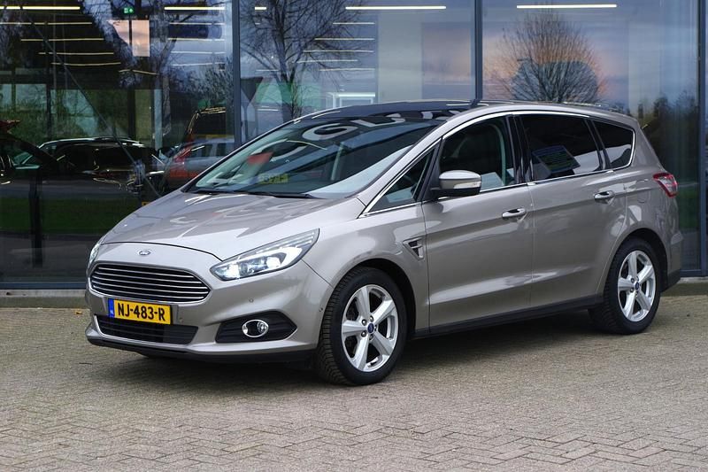 Grijs (metallic) Occasion 2017 Ford S-MAX Titanium MPV | € 15.750 (Eerlijke prijs) - Afbeelding 1/4