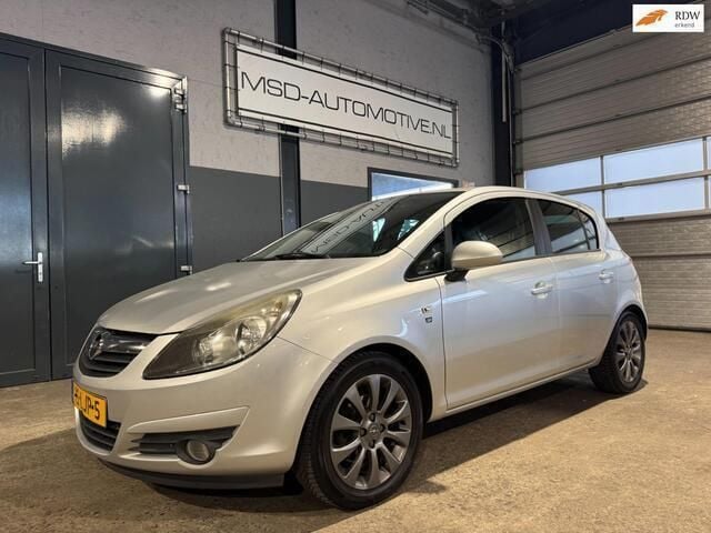 Grijs Gebruikt 2010 Opel Corsa Edition Hatchback | € 3.149 (Eerlijke prijs) - Afbeelding 1/4