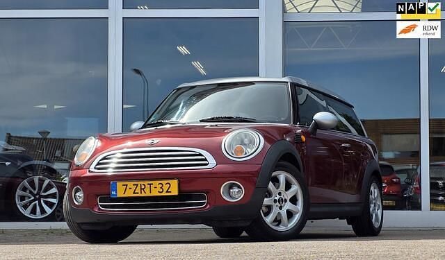 Rood, metallic lak Gebruikt 2008 Mini Cooper Clubman Stationwagen | € 2.894 (Goede deal) - Afbeelding 1/3