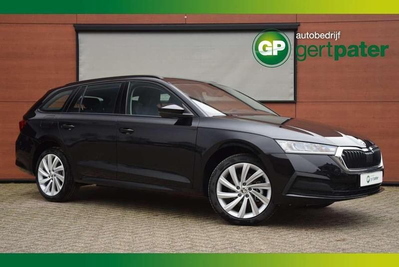 Zwart Occasion 2023 Skoda Octavia Business Line Stationwagen | € 29.900 (Eerlijke prijs) - Afbeelding 1/4