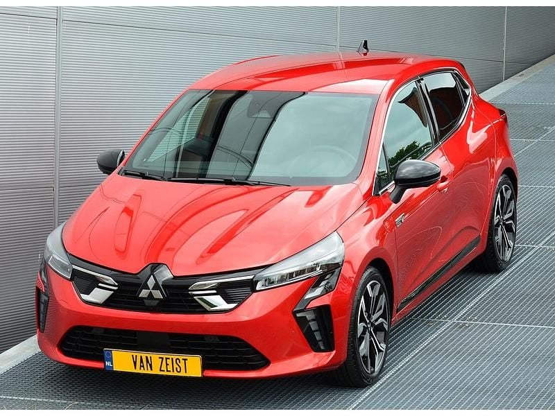 Rood Gebruikt 2024 Mitsubishi Colt Instyle Hatchback | € 25.950 (Eerlijke prijs) - Afbeelding 1/3