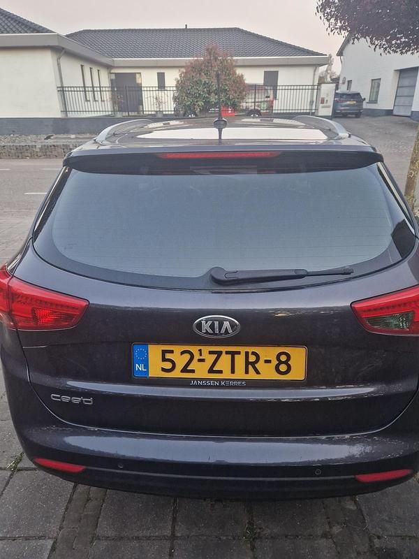 Grijs Occasion 2013 Kia Ceed Sportswagon Plus Stationwagen | € 8.500 (Eerlijke prijs) - Afbeelding 1/4
