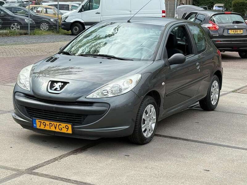 Grijs Gebruikt 2011 Peugeot 206 Hatchback | € 2.699 (Eerlijke prijs) - Afbeelding 1/4