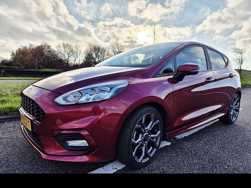 Rood Gebruikt 2018 Ford Fiesta ST-Line Hatchback | € 10.350 (Goede deal) - Afbeelding 1/4