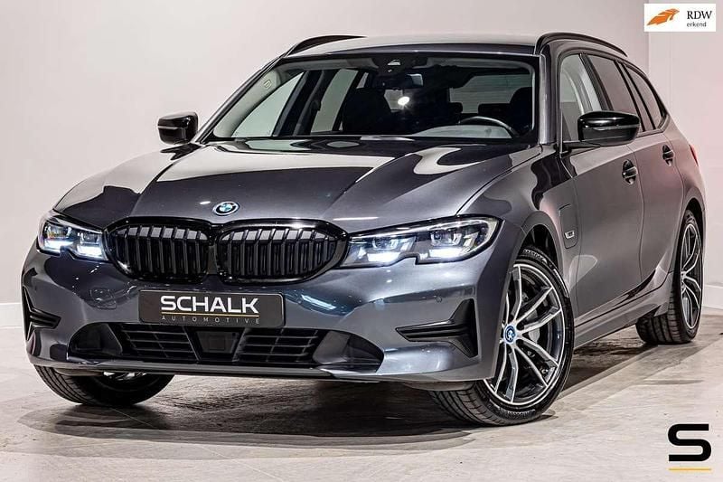 Grijs Gebruikt 2022 BMW 330e Stationwagen | € 30.345 (Super prijs) - Afbeelding 1/4