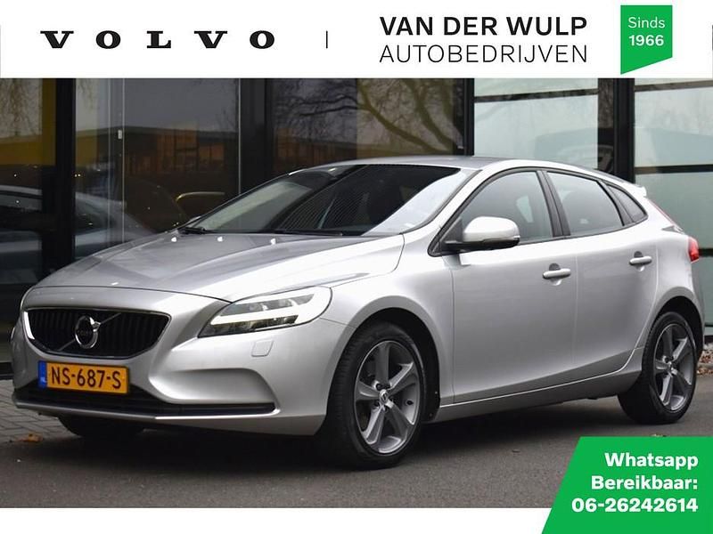 Grijs (metallic) Gebruikt 2017 Volvo V40 Hatchback | € 16.950 (Eerlijke prijs) - Afbeelding 1/4