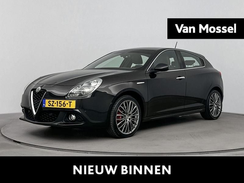 Zwart Gebruikt 2018 Alfa Romeo Giulietta Super Hatchback | € 16.940 (Eerlijke prijs) - Afbeelding 1/4