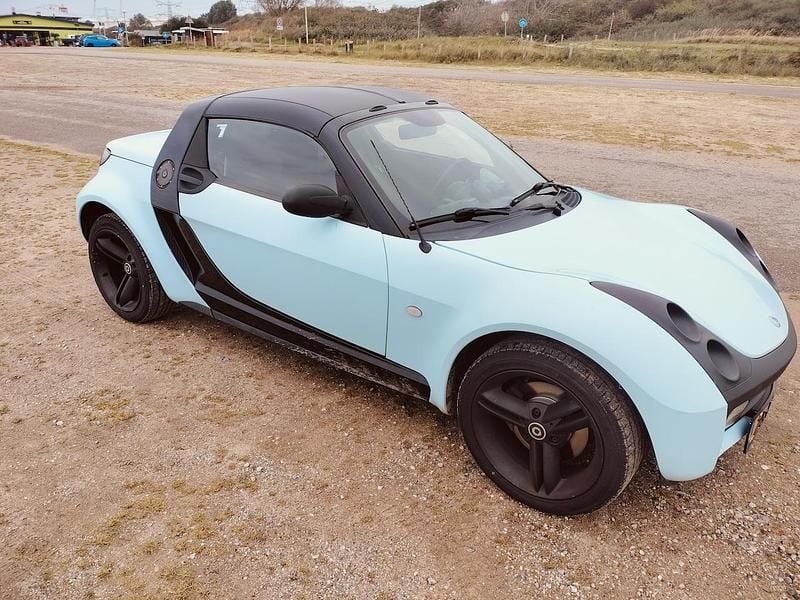 Zwart (mat) Gebruikt 2005 Smart Roadster Cabriolet | € 3.650 (Goede deal) - Afbeelding 1/4