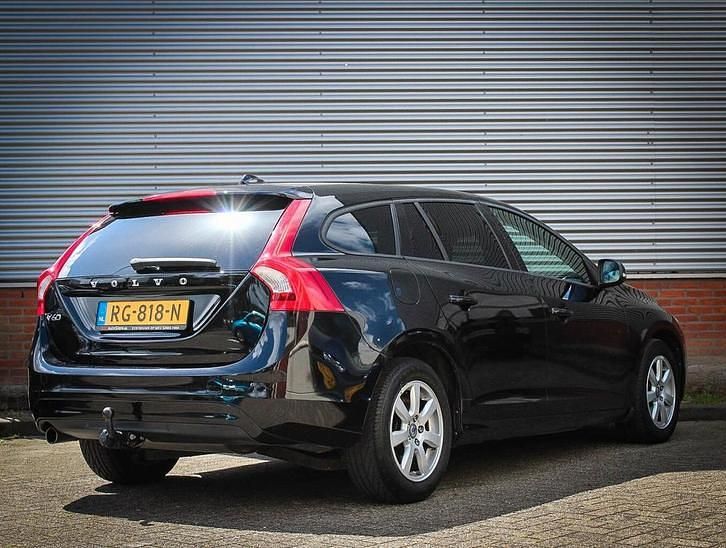 Occasion 2013 Volvo V60 Stationwagen | € 5.000 (Super prijs) - Afbeelding 1/4
