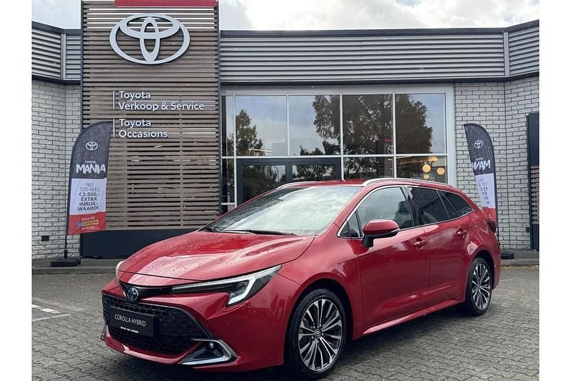 Rood Gebruikt 2024 Toyota Corolla Style Stationwagen | € 31.489 (Eerlijke prijs) - Afbeelding 1/1