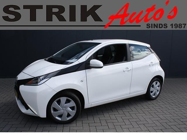 Wit Gebruikt 2014 Toyota Aygo X-play Hatchback | € 8.888 (Eerlijke prijs) - Afbeelding 1/4