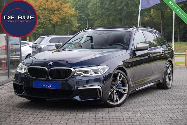 Zwart Gebruikt 2019 BMW M550 Executive Sedan | € 49.911 (Eerlijke prijs) - Afbeelding 1/4