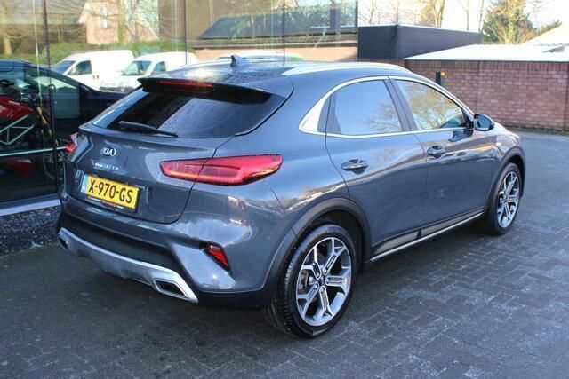 Grijs, metallic lak Gebruikt 2021 Kia XCeed SUV | € 23.900 (Goede deal) - Afbeelding 1/4