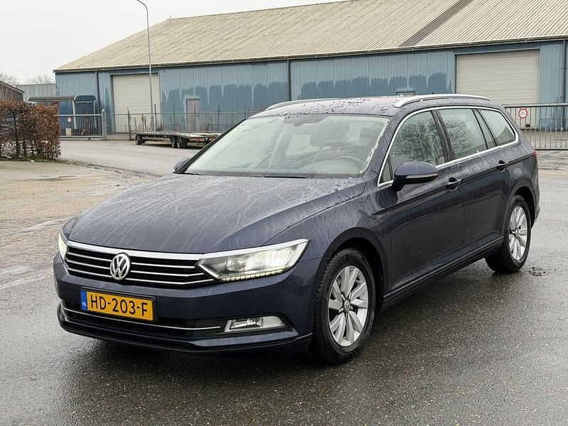 Blauw Gebruikt 2015 VW Passat Stationwagen | € 7.950 (Goede deal) - Afbeelding 1/4