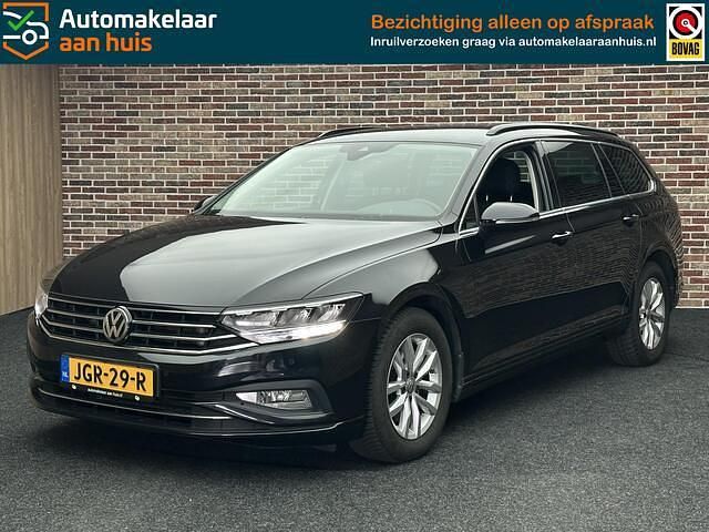 Zwart Gebruikt 2019 VW Passat Comfortline Stationwagen | € 23.250 (Goede deal) - Afbeelding 1/4