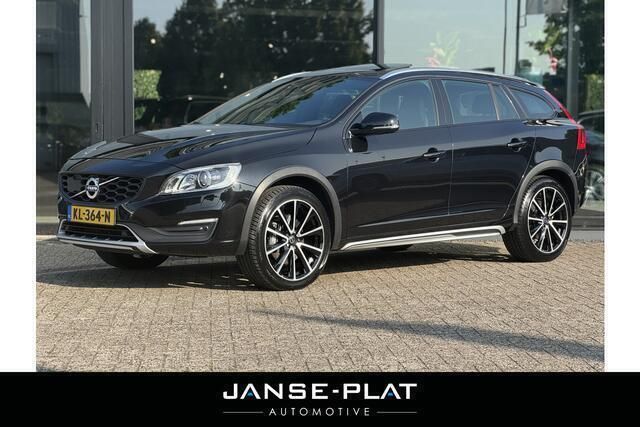Zwart Gebruikt 2016 Volvo V60 CC Summum Stationwagen | € 19.950 (Eerlijke prijs) - Afbeelding 1/4
