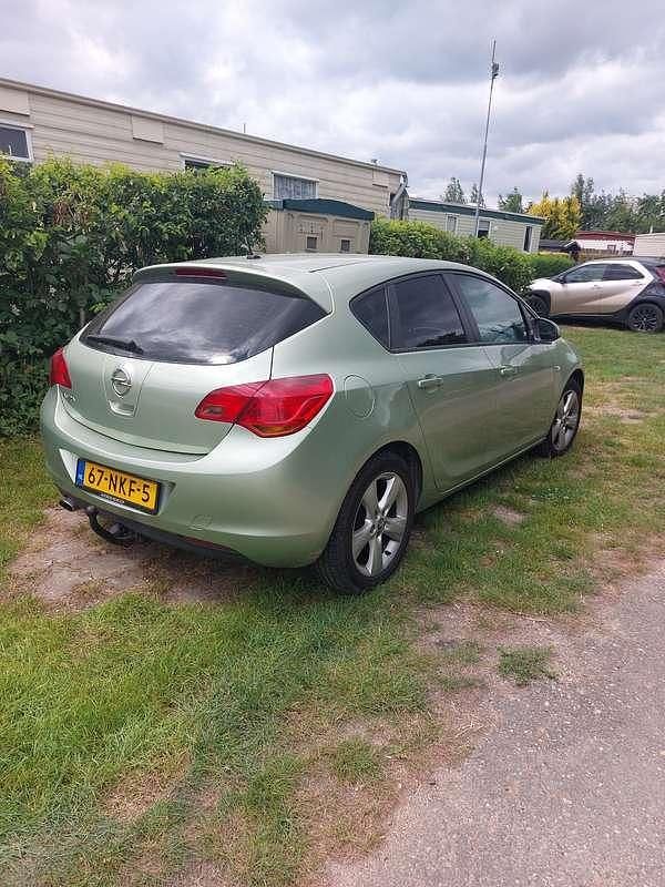 Groen Gebruikt 2010 Opel Astra Edition MPV | € 6.000 (Iets duurder) - Afbeelding 1/4
