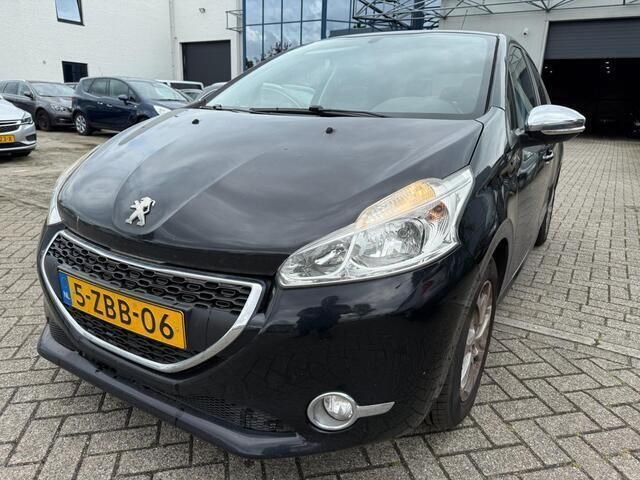 Zwart Gebruikt 2014 Peugeot 208 Style Hatchback | € 2.200 (Eerlijke prijs) - Afbeelding 1/4