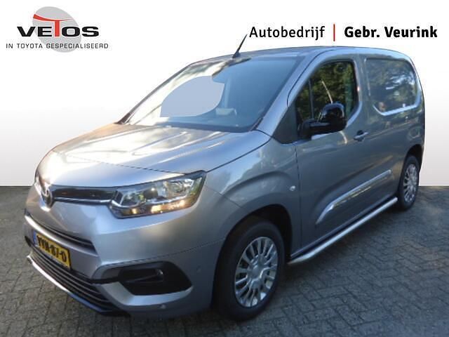 Grijs (metallic) Gebruikt 2023 Toyota Proace City City Van | € 23.000 - Afbeelding 1/4