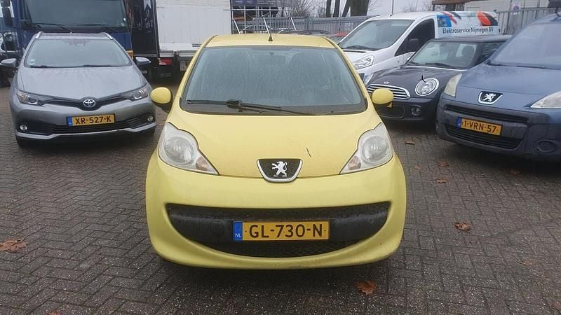 Occasion Peugeot 107 68 PK (50 kW) 2005 Geel Hatchback