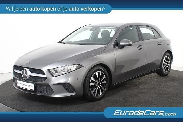 Grijs Gebruikt 2020 Mercedes A180 Business Hatchback | € 19.850 (Goede deal) - Afbeelding 1/4