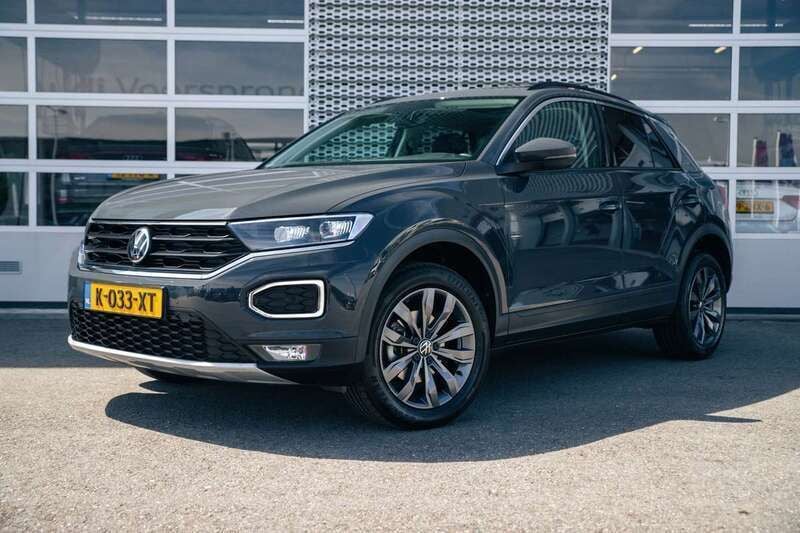 Grijs Gebruikt 2021 VW T-Roc Style SUV | € 25.450 (Iets duurder) - Afbeelding 1/4