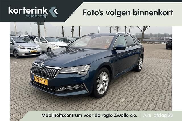 Blauw (metallic) Occasion 2021 Skoda Superb Business Line Stationwagen | € 23.950 (Eerlijke prijs) - Afbeelding 1/3