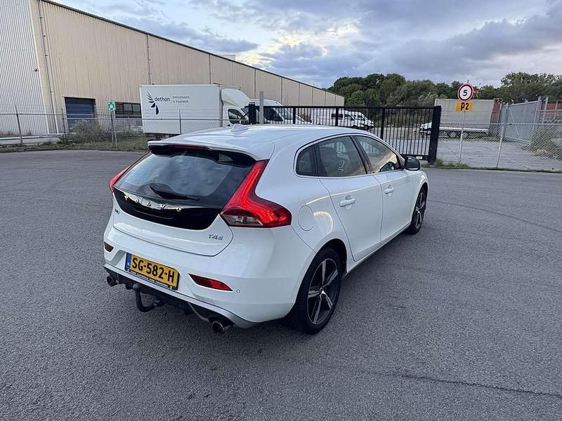 Occasion Volvo V40 190 PK (139 kW) 2018 Wit Stationwagen