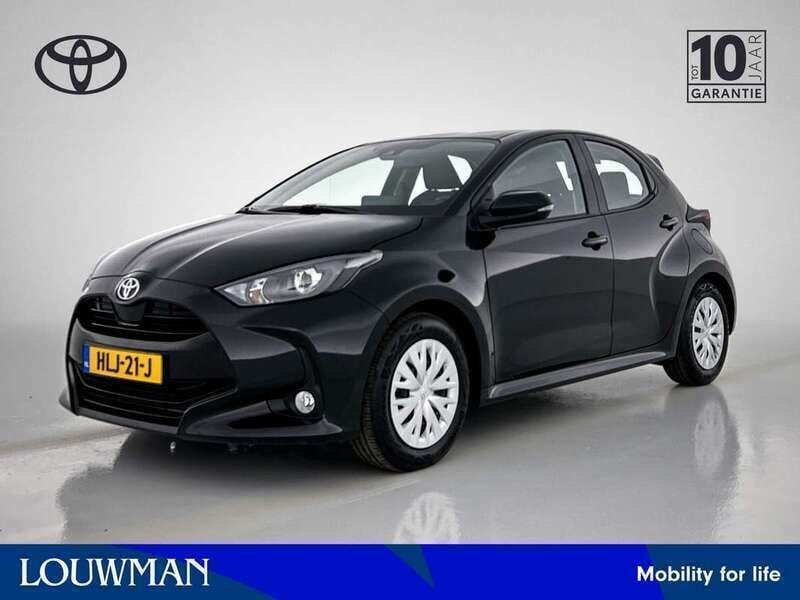 Zwart Gebruikt 2024 Toyota Yaris Hybrid Active Hatchback | € 22.945 (Eerlijke prijs) - Afbeelding 1/3
