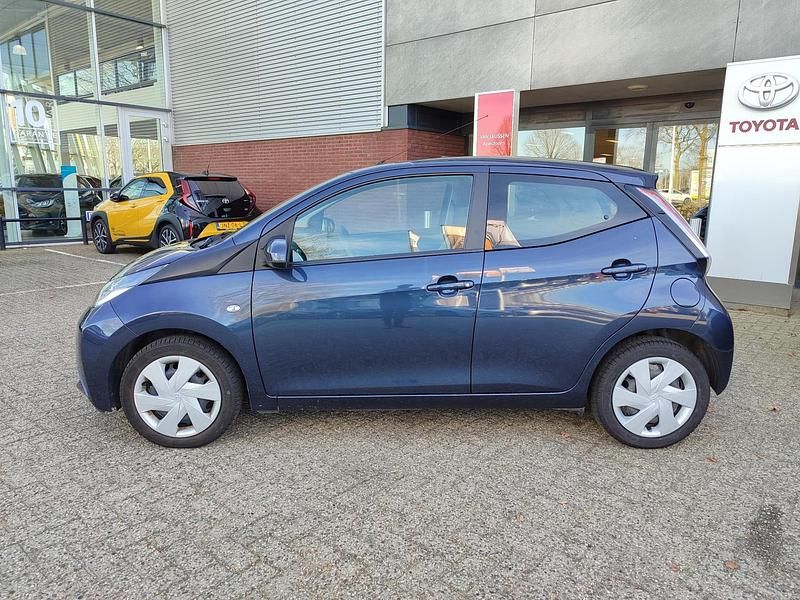 Occasion Toyota Aygo X-play 72 PK (52 kW) 2017 Blauw Hatchback