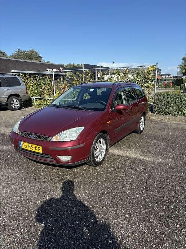 Occasion Ford Focus Trend 101 PK (74 kW) 2004 Rood Stationwagen