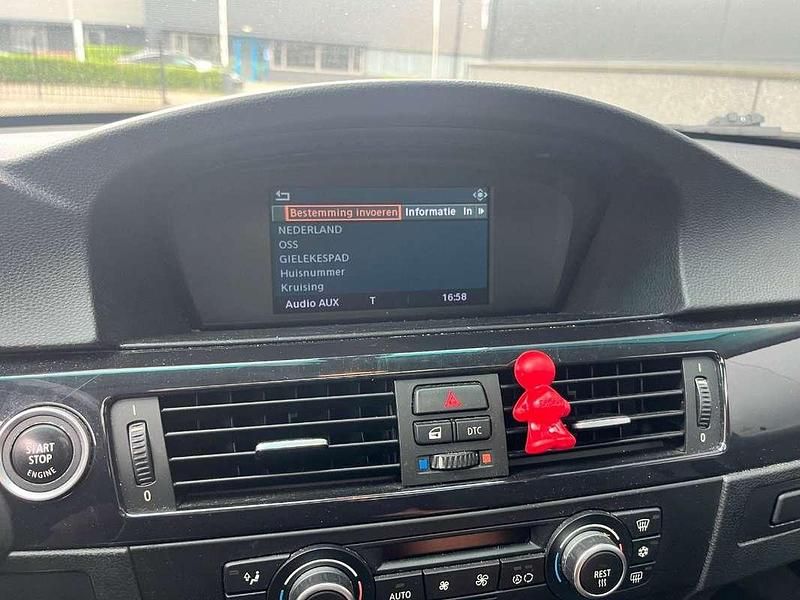 Zwart Gebruikt 2009 BMW 318 Sedan | € 3.200 (Goede deal) - Afbeelding 1/4