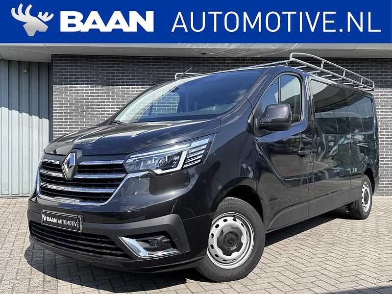 Zwart Gebruikt 2022 Renault Trafic MPV | € 25.900 (Duur) - Afbeelding 1/4