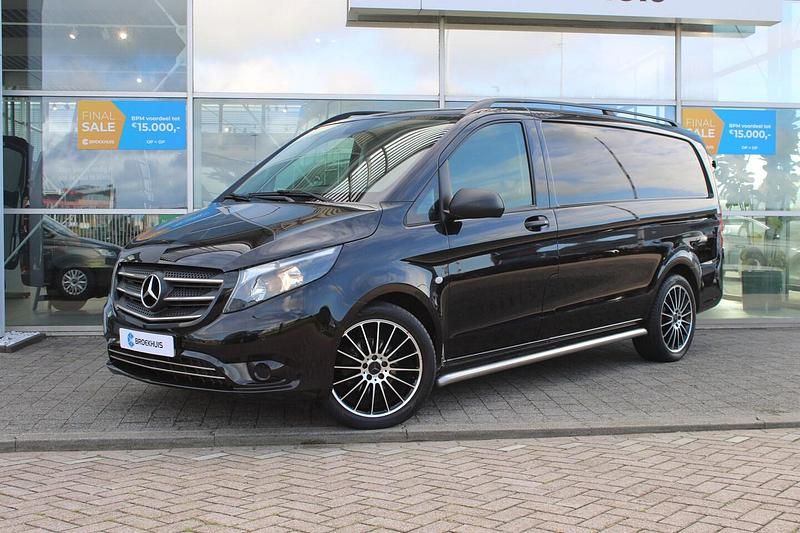 Zwart Gebruikt 2020 Mercedes Vito MPV | € 16.900 (Eerlijke prijs) - Afbeelding 1/4