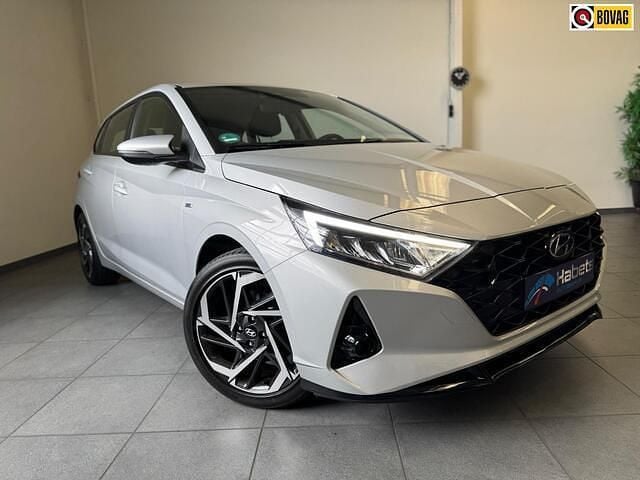 Grijs Occasion 2021 Hyundai i20 Hatchback | € 16.450 (Eerlijke prijs) - Afbeelding 1/4
