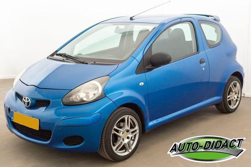 Blauw Occasion 2011 Toyota Aygo Cool Hatchback | € 1.050 (Super prijs) - Afbeelding 1/4