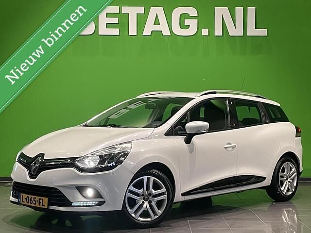 Wit Occasion 2019 Renault Clio GrandTour Intens Stationwagen | € 10.999 (Iets duurder) - Afbeelding 1/4