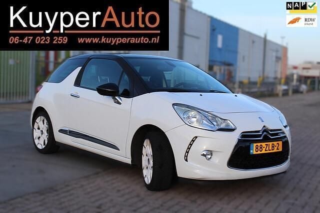 Wit (metallic) Occasion 2013 Citroën DS3 Chic Hatchback | € 3.975 (Eerlijke prijs) - Afbeelding 1/4