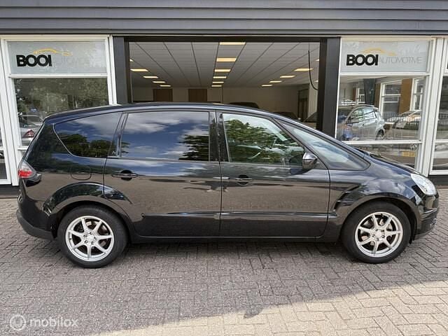 Zwart Gebruikt 2010 Ford S-MAX Titanium MPV | € 4.444 (Goede deal) - Afbeelding 1/4
