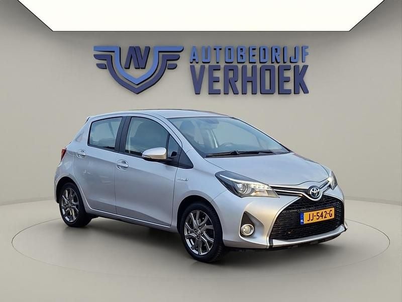 Grijs Occasion 2016 Toyota Yaris Hybrid Hatchback | € 12.700 (Eerlijke prijs) - Afbeelding 1/4