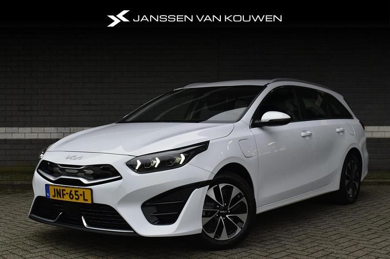 Wit Gebruikt 2022 Kia Ceed Hatchback | € 23.395 (Eerlijke prijs) - Afbeelding 1/4