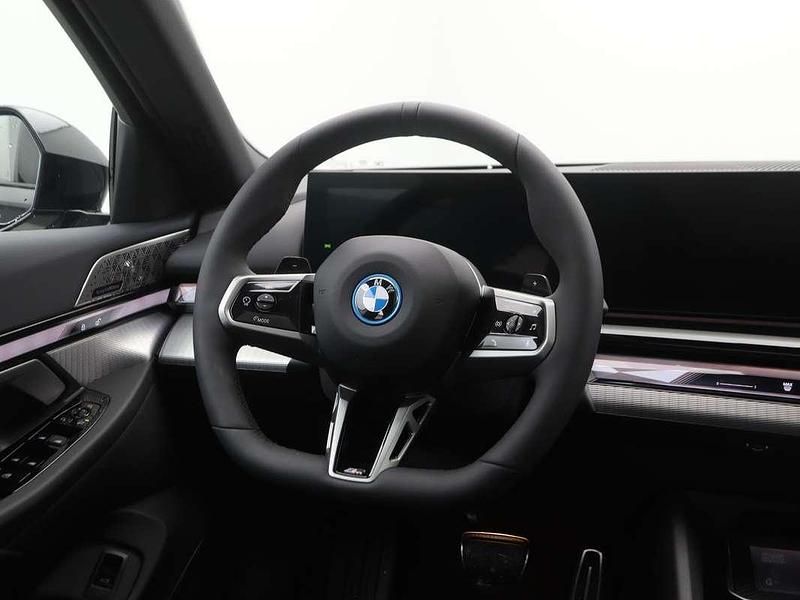 Nieuw BMW 530e M Sport 299 PK (219 kW) 2025 Zwart Sedan