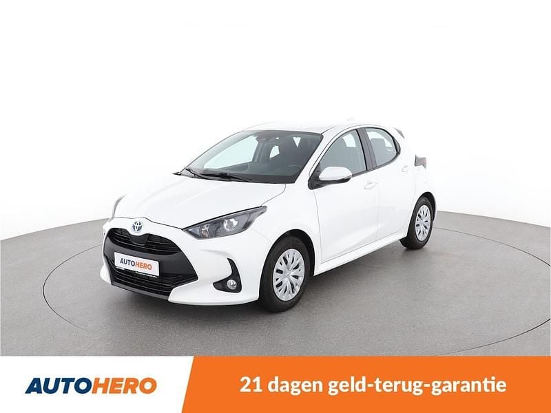 Wit Gebruikt 2022 Toyota Yaris Hybrid Business Edition Hatchback | € 20.049 (Goede deal) - Afbeelding 1/4