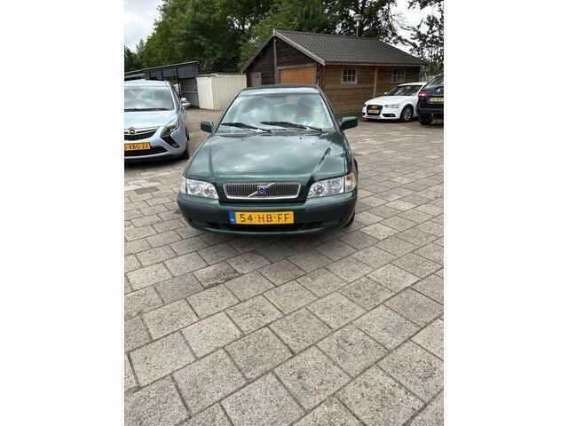 Groen Gebruikt 2001 Volvo V40 Stationwagen | € 1.950 (Eerlijke prijs) - Afbeelding 1/4